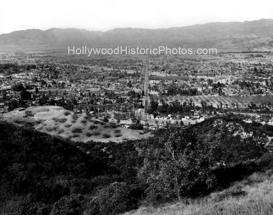 Van Nuys Blvd. view north from the hills 1948.jpg